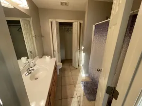 Relax in a 3 bedroom 2 bath comfortable house - Image 3
