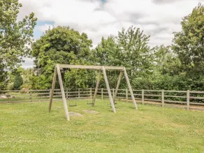BIRCH LODGE, pet friendly, character holiday cottage in Newton Abbot - Image 3