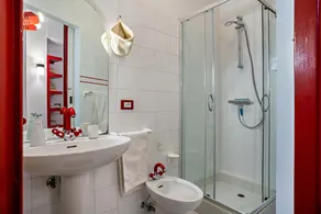 Apartamento vacacional \"Balconi Rossi Borgo Valsugana\" con vistas a la montaña, 2 balcones y Wi-Fi - Image 5