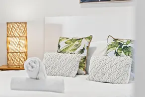 Fully equipped for beach life & comes well-appointed w/ a light airy open design - Image 5