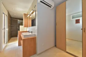 Luxurious apartment with private pool  - Image 4