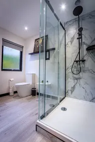 Opulent, relaxing home with hot tub - Image 2
