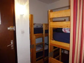 Studio for 6 at the slopes with balcony, ski locker, and free parking - Image 4