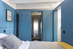 Canal-side architect-designed tiny house - Image 5