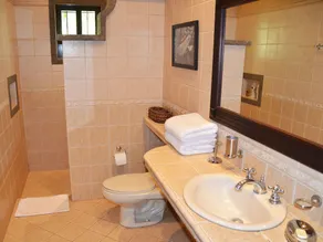 4 Br/4 Bath Spectacular Luxury Home In a Gated Community, Across From Beach. - Image 5