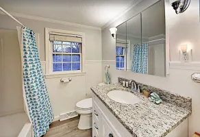 Walk to Beach - Renovated Cape Cod Ranch - 3 Bed w/ Game Room, Central AC & WiFi - Image 4