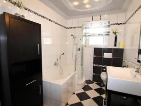 Beautiful apartment with mountain views - Image 3