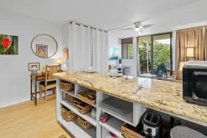 Kealia 409 - Beach front studio - Image 5