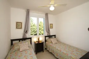 Bel appartement à Maubec avec piscine privée chauffée, WiFi et télévision britannique - Image 3