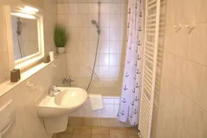 Quiet, central location - child-friendly - 2 parking spaces - 2 bathrooms - Image 5