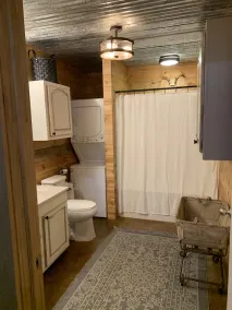 Cabin on Blackberry Hill near McGee Creek - Image 3