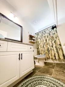 Cheerful spacious home-5 min to Bruce's Field/Downtown - Image 4