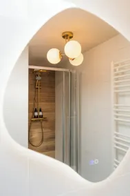 This hotel is a 1 bedroom(s), 1 bathrooms, located in Delft, Zuid-Holland. - Image 2