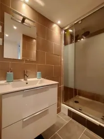 Chic and comfortable apart near Paris - Image 3