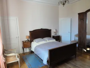 VAKKERT HUS BOURGEOISE, 9 personer, i centrum af MASSERET - Image 3