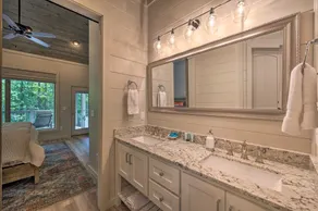 Perfect for Couples,2 King Master bedrooms, Dry Sauna, Hot Tub, 3 covered decks - Image 5