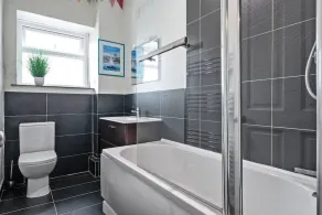 Pendennis - Bright Victorian flat, sea views, close to beach - Image 2