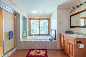 Rustic and luxurious 4 bedroom house on secluded NH lake! - Image 4
