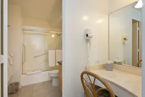 Un bijou au-dessus de la marina - Capacité d'accueil 4 avec cuisine complète - Image 3