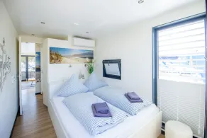 Cozy vacation home right on the water for 4 people - Image 3