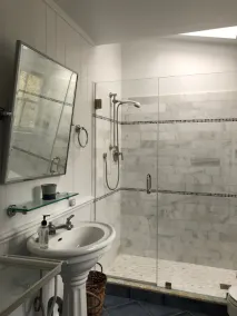 Newly Renovated 3 Bedroom Cottage by Best Bay Beach - Image 2