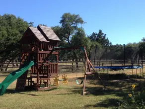 Boerne Hill Country 3000 Sq Ft Guest House mit Pool auf 5 Gated Acres, Schlafen 12 - Image 2