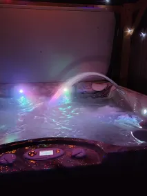A unique cabin, comfortable with private hot tub! - Image 4