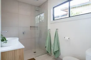 Pool/Spa with the beach 150m away, sleeps 16 - Image 4