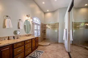 Relax and recharge at this stylish desert retreat with views of rolling desert hills. Enjoy sunsets from the heated pool, dine outdoors, or unwind with a few on the putting green. Perfect for long stays—just 15 minutes from the airport! - Image 3