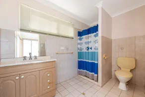 Ninettas View - Budget beachside accommodation - Image 3