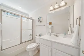Family and pet friendly 4 bedroom condo 3 minutes from the beach - Image 4
