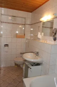 Acolhedor apartamento de 2 quartos com varanda para até 4 pessoas - Image 2