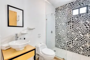 Ocean View Condo With Scenic Balcony, Well-equipped Kitchen, Internet & W/D - Image 2