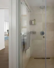 Stylish new home on the beach - Image 3
