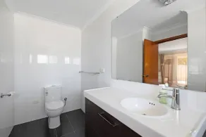 Huge 4bed-2bath Family Home - Close to Everything and Everything you Need - Image 3