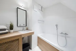 Appartement exclusif avec tous les jours. Nettoyage, cheminée, vue sur l'eau, buanderie incl. - Image 5
