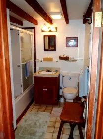 Quiet cottage on wooded property - Image 3