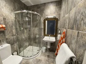 Stylish contemporary lodge on working deer farm, sleeps 12-14, plus 2 infants. - Image 4