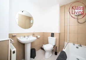 Cosy 1 bedroom apartment close to train station - Image 3