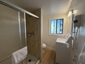 Two Queen Bed Cottage - Image 4