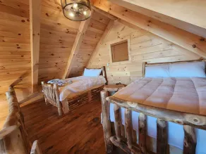 Yellowstone/Hot Tub-Pet friendly-Lakeview -8 Person Lodge - Image 5