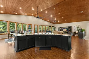 Walk Out To Lake Access, Sleep 30. Great for Multi-Family, Reunions, or Retreats - Image 4