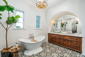 Romantic Spanish Mansion In Pasadena! - Image 4