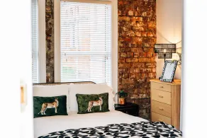 STUNNING 5 BEDROOM TOWNHOUSE 5 MINS TO CITY CENTRE - Image 4