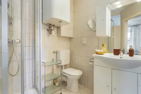 Apartamento tranquilo com estacionamento privado perto do centro histórico - Image 2