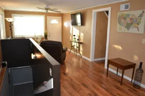 Quiet home in the heart of town, close to Airport and Interstate - Image 2