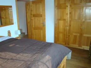 Comfortable wooden chalet in a location with pristine view in the mountains - Image 5