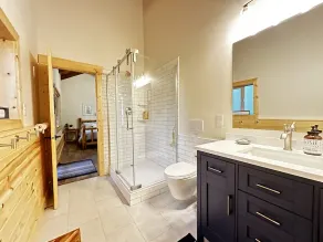 NEW! Pineview Lodge. Gorgeous Lodge with access to PRIVATE Hot Springs Pools - Image 4