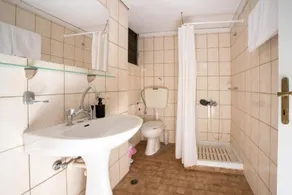 Alexandra Apartments - Image 5