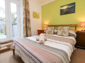 THE OLD POLICE HOUSE, pet friendly, with a garden in Braunton - Image 5